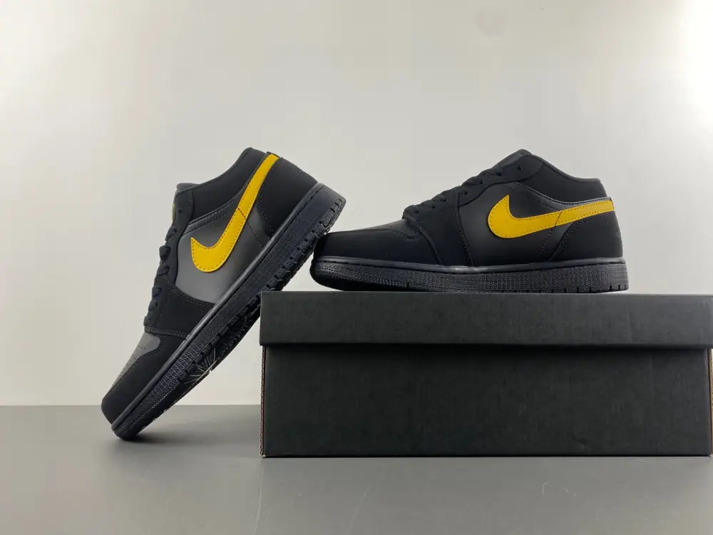 Air Jordan 1 Low 