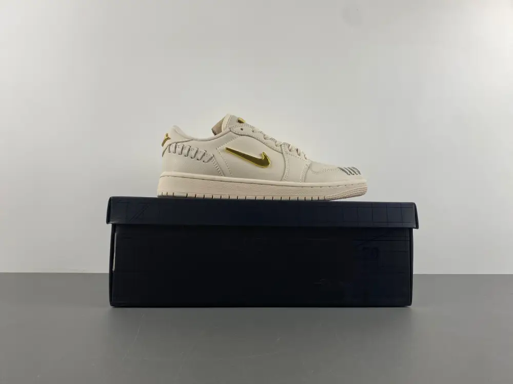 Air Jordan 1 Low 
