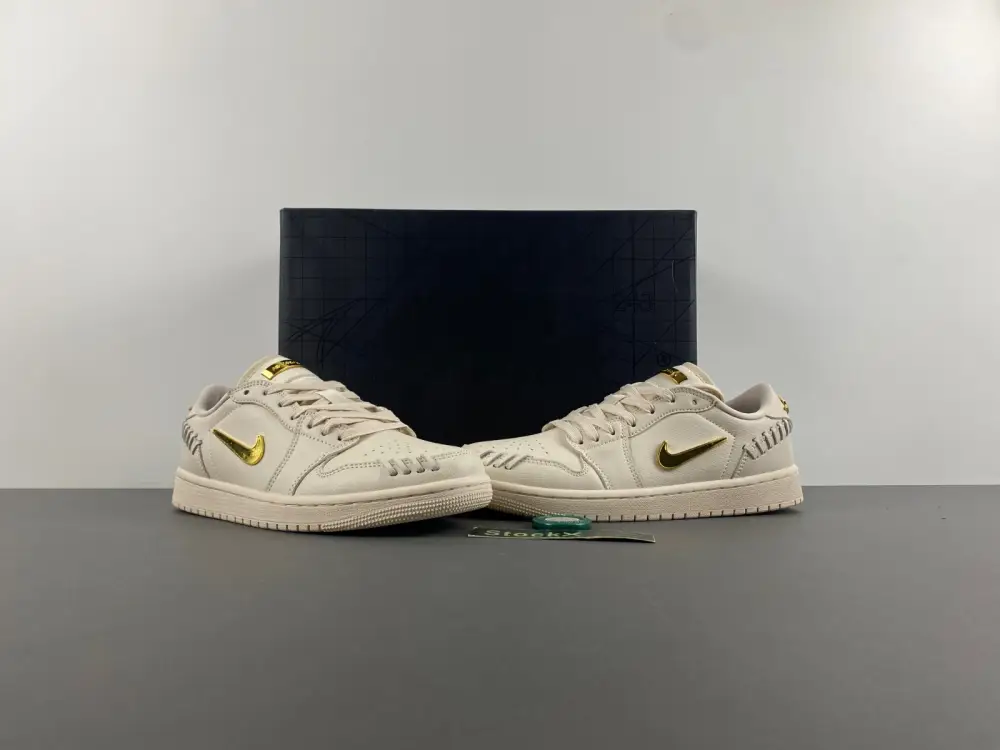 Air Jordan 1 Low 
