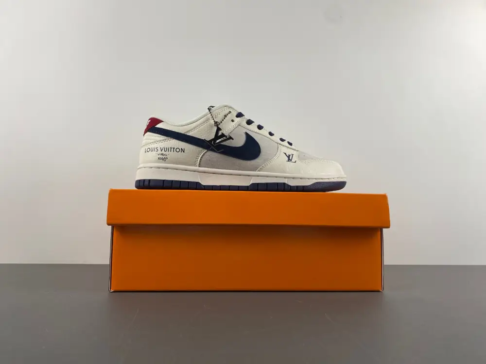 Nike SB Dunk Low 