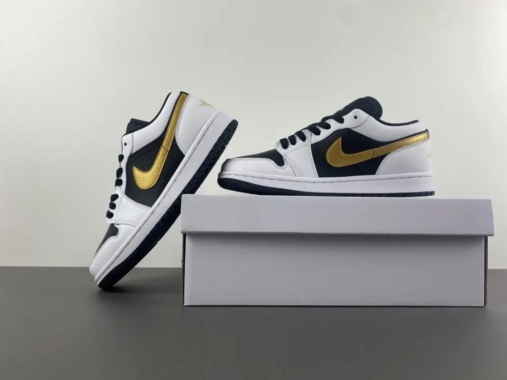 Air Jordan 1 Low 
