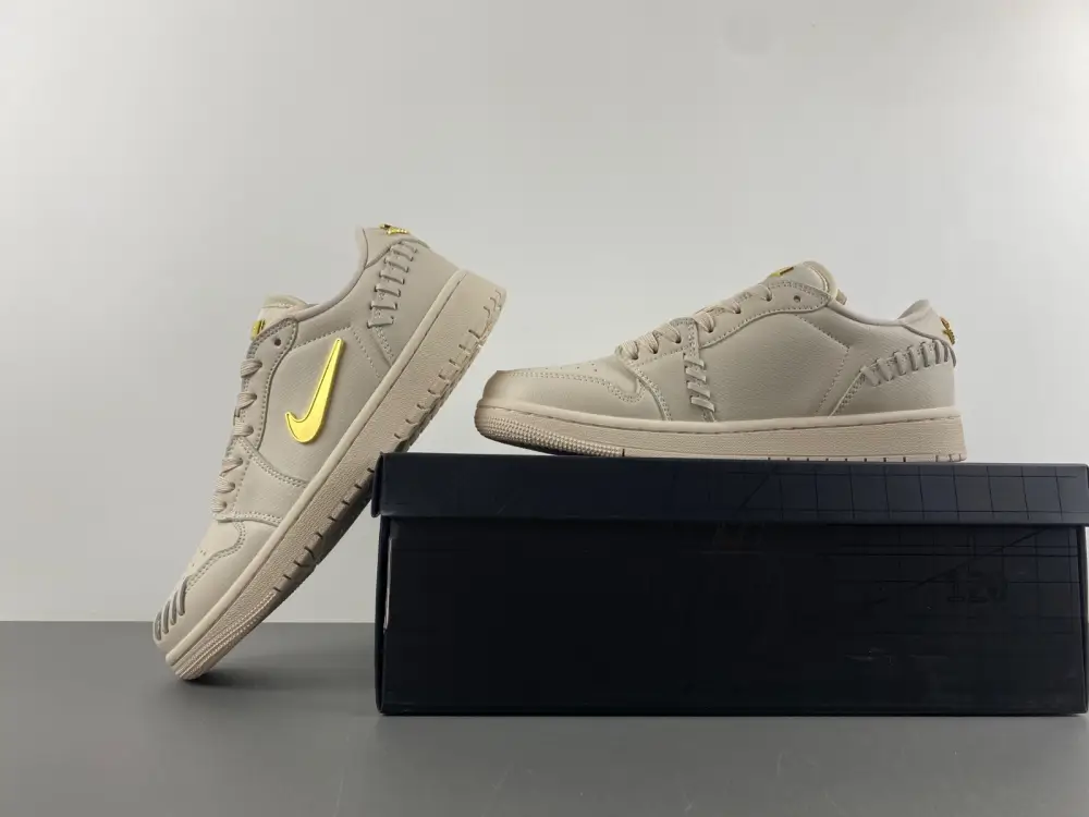 Air Jordan 1 Low 