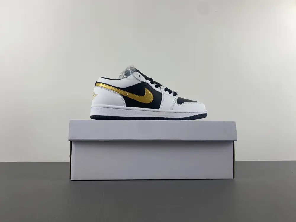 Air Jordan 1 Low 