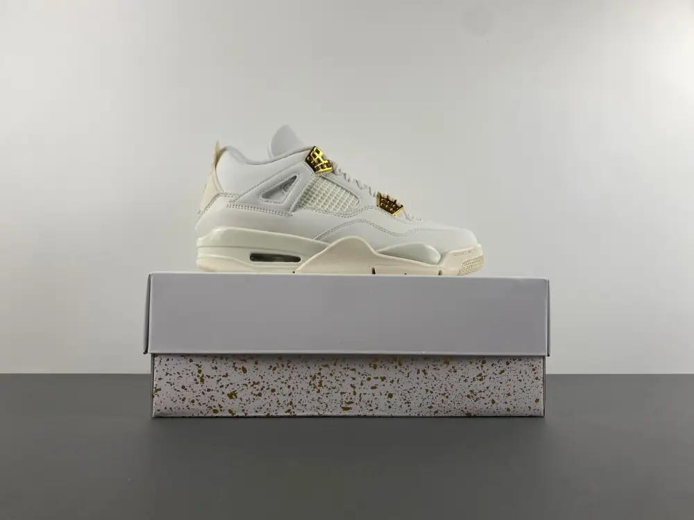 Air Jordan 4 Retro Metallic Gold 