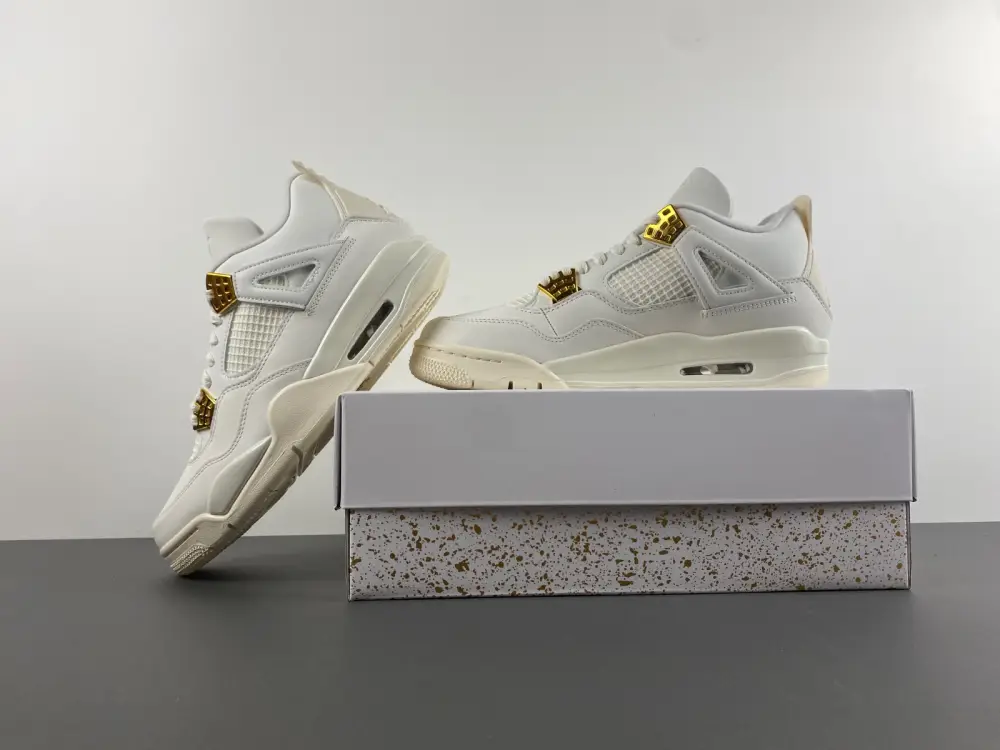Air Jordan 4 Retro Metallic Gold 