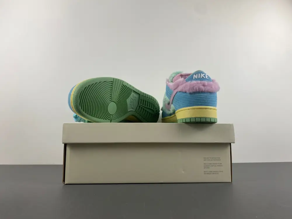 Nike SB Dunk Low 