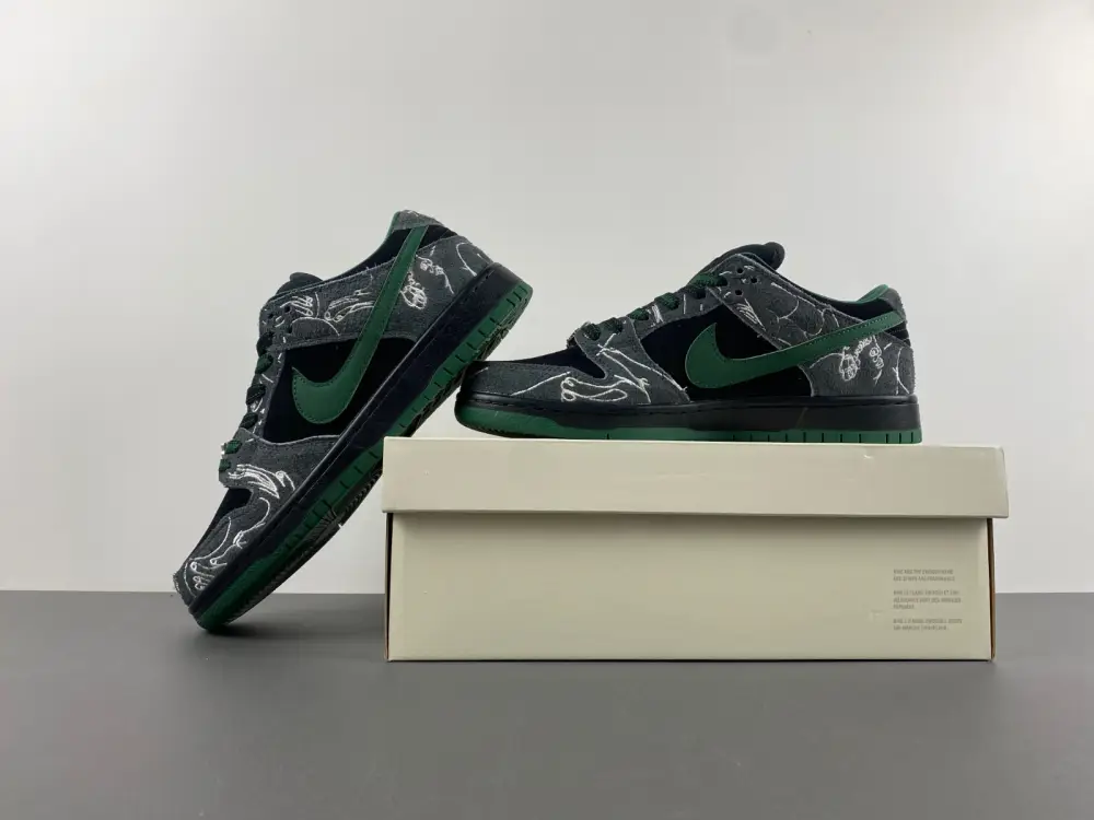 Nike SB Dunk Low There Skateboards 
