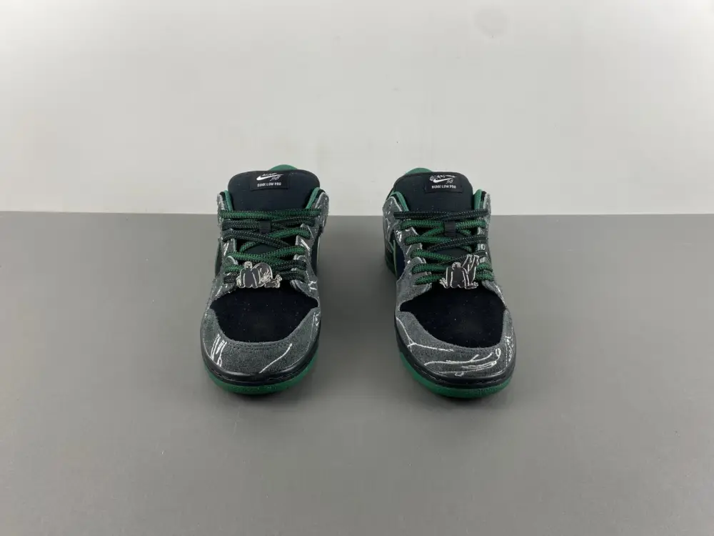 Nike SB Dunk Low There Skateboards 