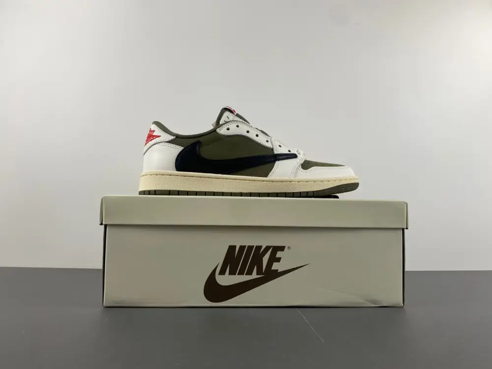 Travis Scott x Air Jordan 1 Low OG 