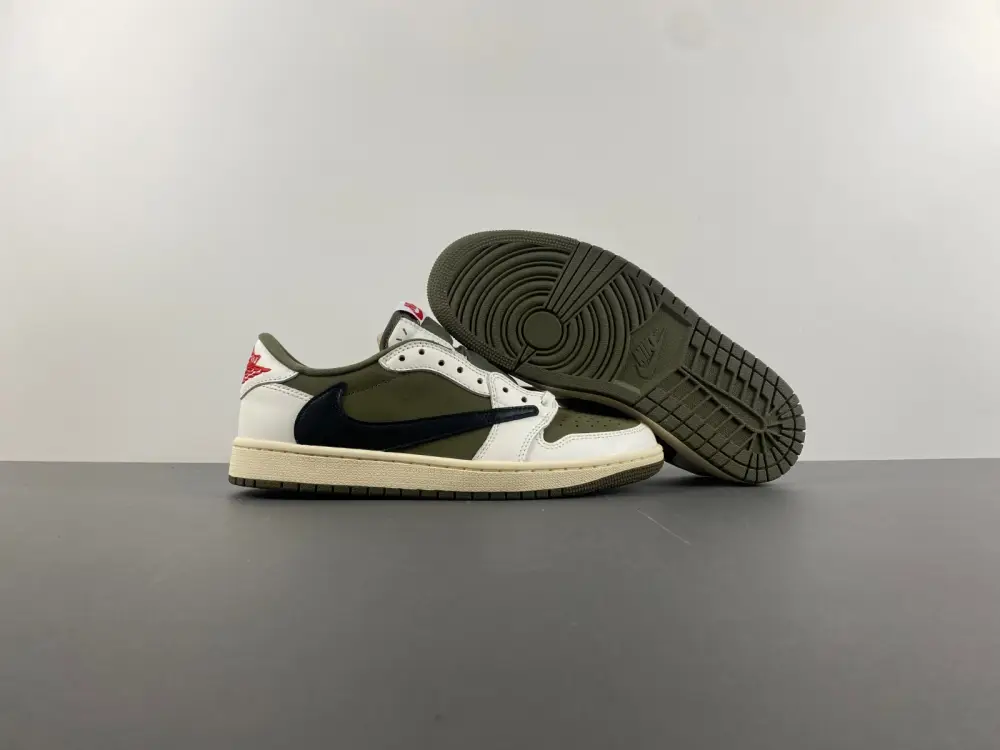 Travis Scott x Air Jordan 1 Low OG 