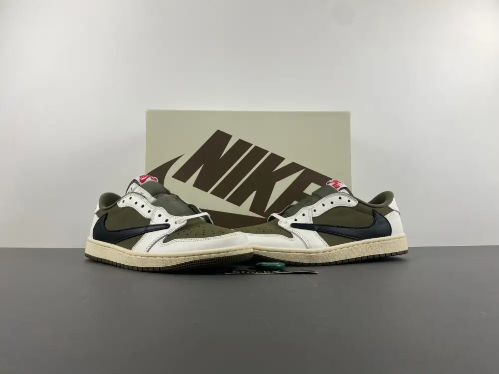 Travis Scott x Air Jordan 1 Low OG  ADA470