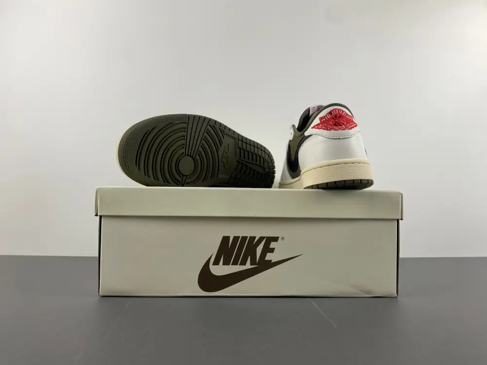 Travis Scott x Air Jordan 1 Low OG 