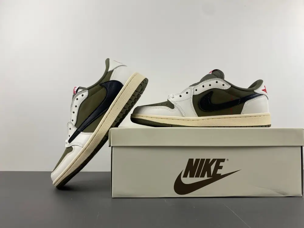 Travis Scott x Air Jordan 1 Low OG 