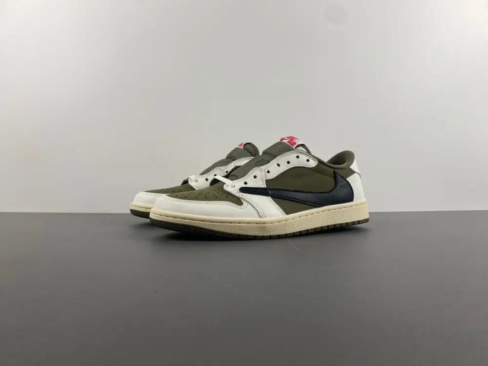 Travis Scott x Air Jordan 1 Low OG 
