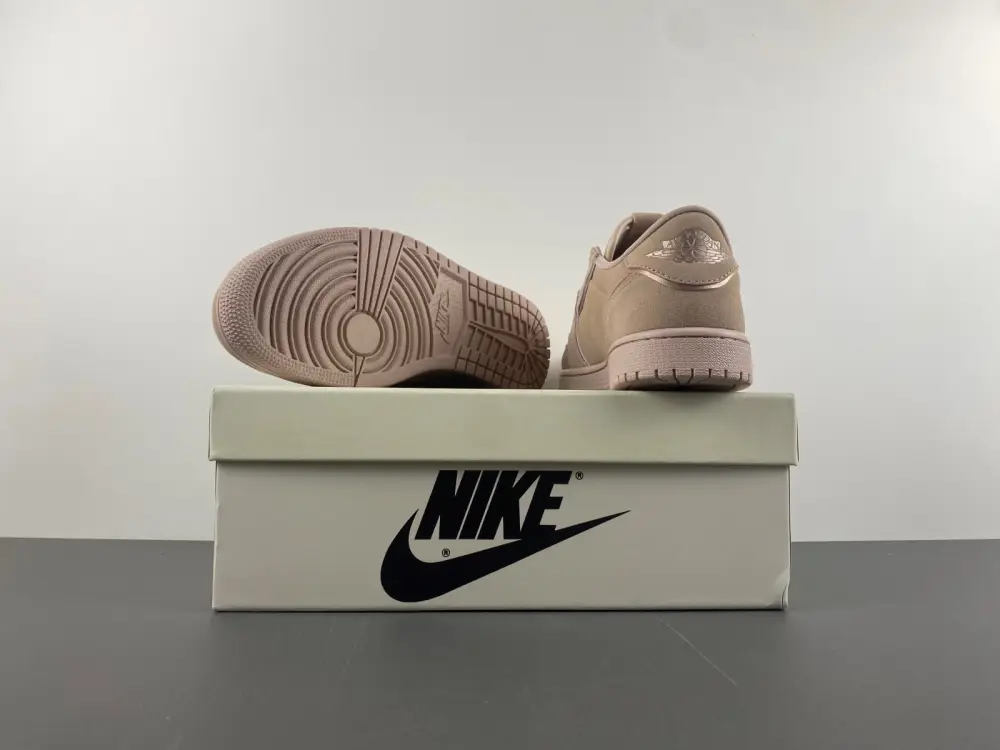 Travis Scott x Air Jordan 1 Low 