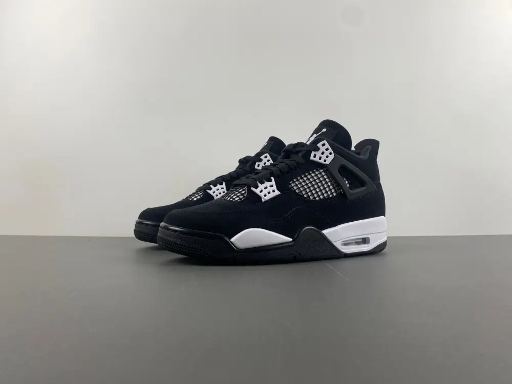 AIR JORDAN 4 RETRO 'WHITE THUNDER' 