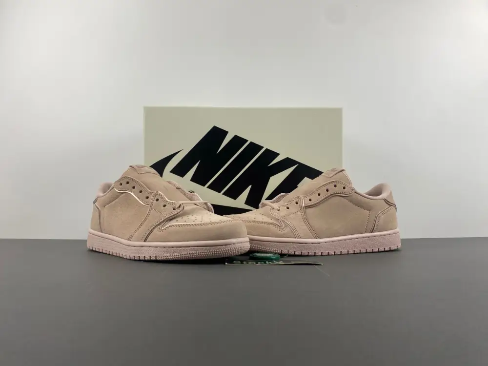 Travis Scott x Air Jordan 1 Low 