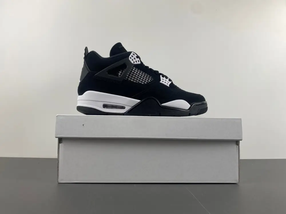 AIR JORDAN 4 RETRO 'WHITE THUNDER' 