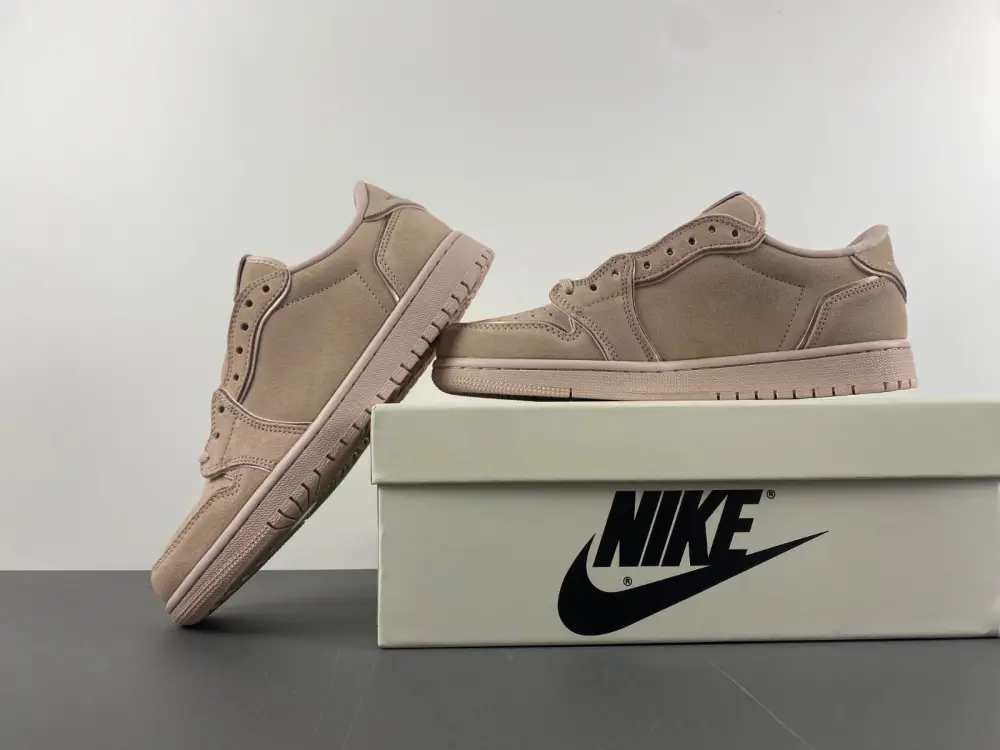 Travis Scott x Air Jordan 1 Low 