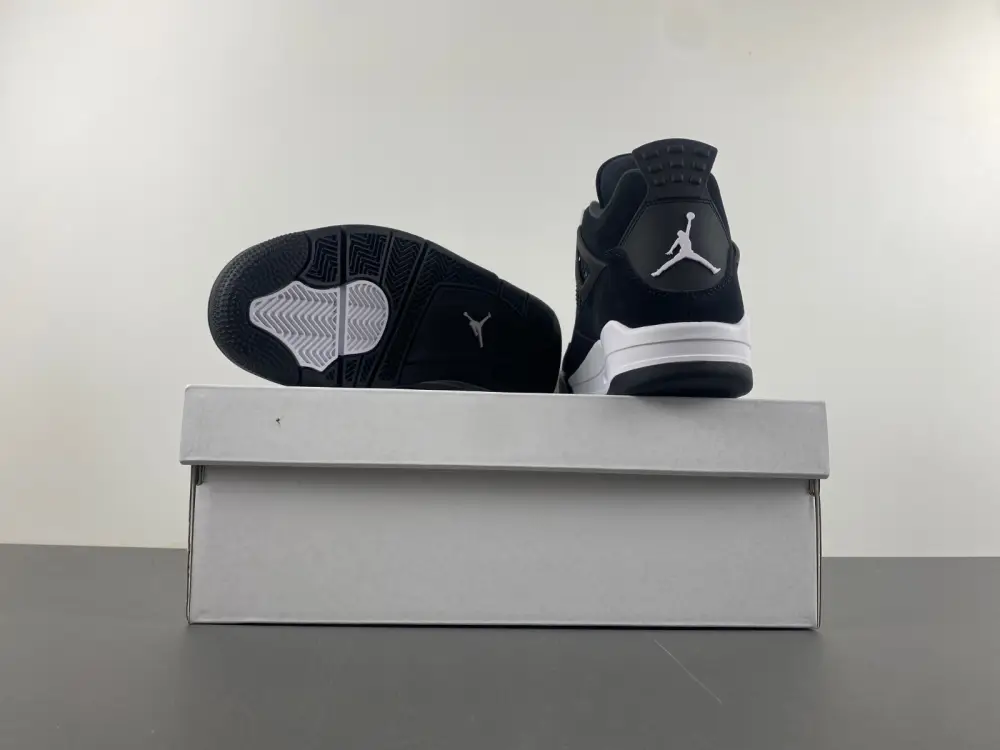 AIR JORDAN 4 RETRO 'WHITE THUNDER' 