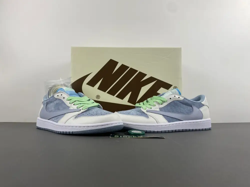 Travis Scott x Air Jordan 1 Low  BBED1535