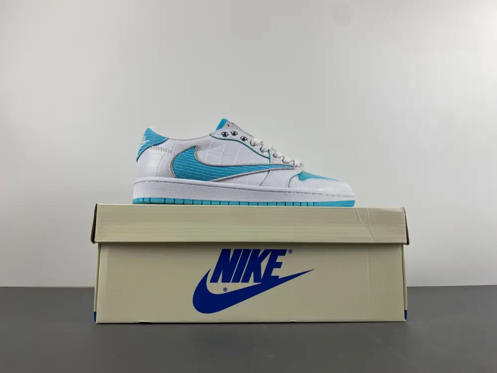 Travis Scott x Air Jordan 1 Low 