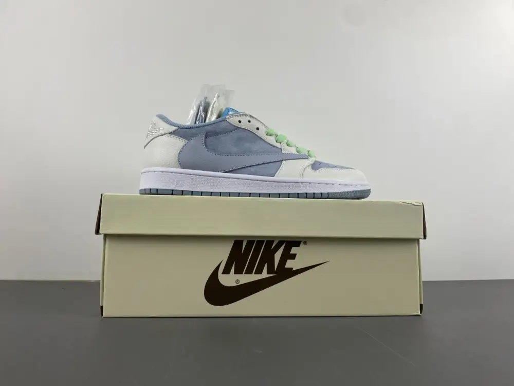 Travis Scott x Air Jordan 1 Low 