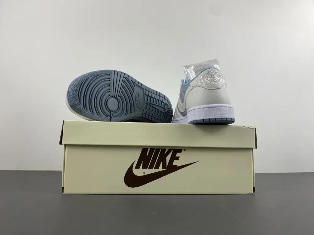 Travis Scott x Air Jordan 1 Low 