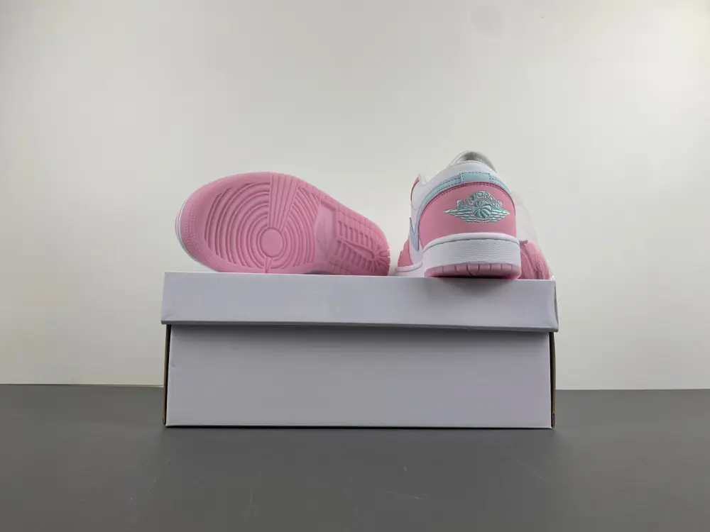 Air Jordan 1 Low 