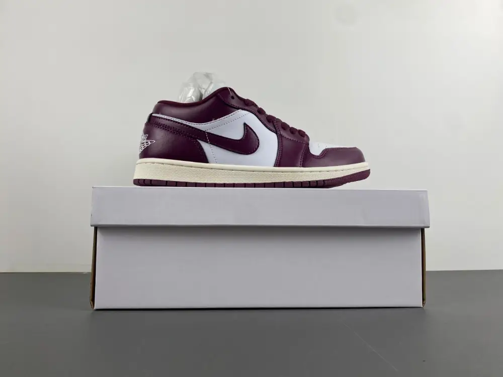 Air Jordan 1 Low Team Red 