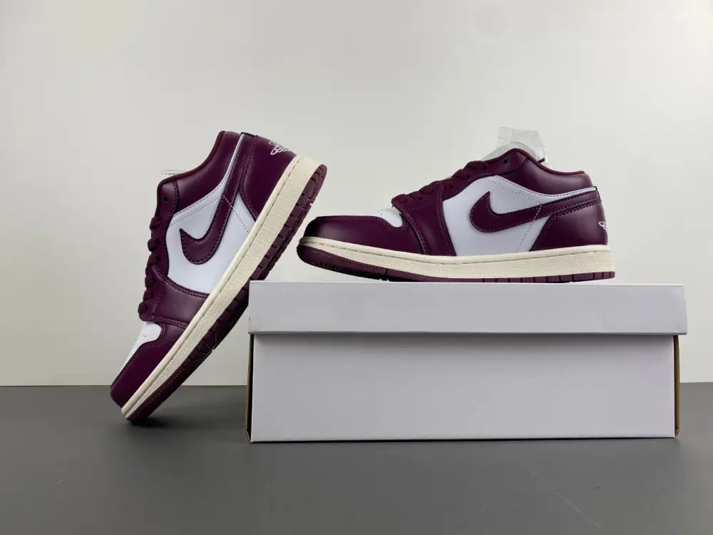 Air Jordan 1 Low Team Red 