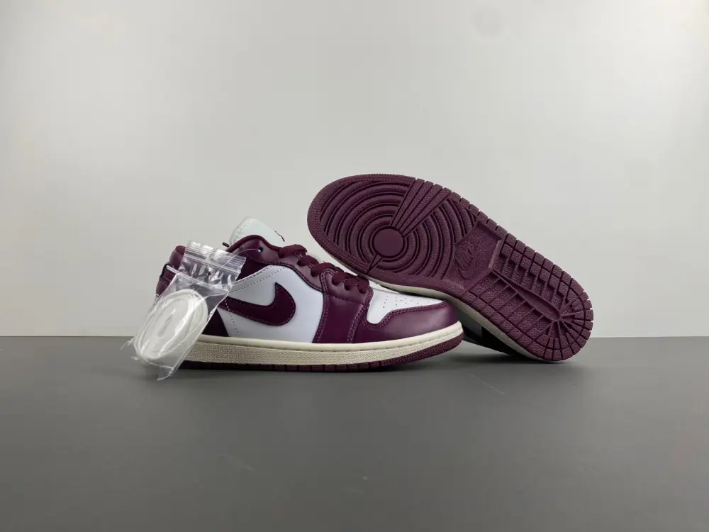 Air Jordan 1 Low Team Red 