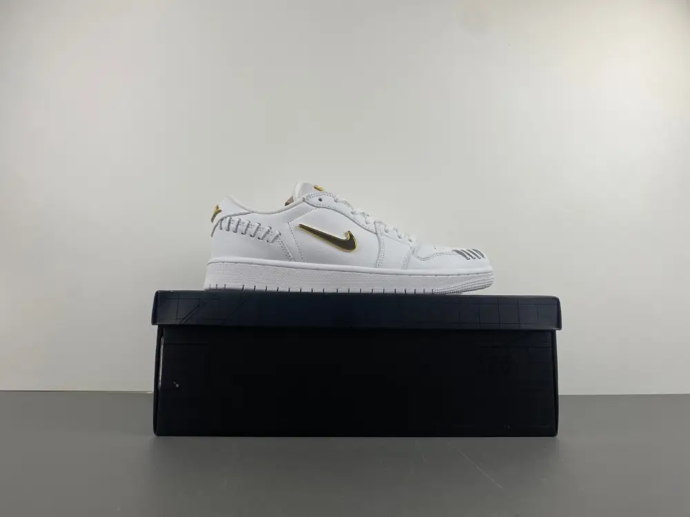 Air Jordan 1 Low 
