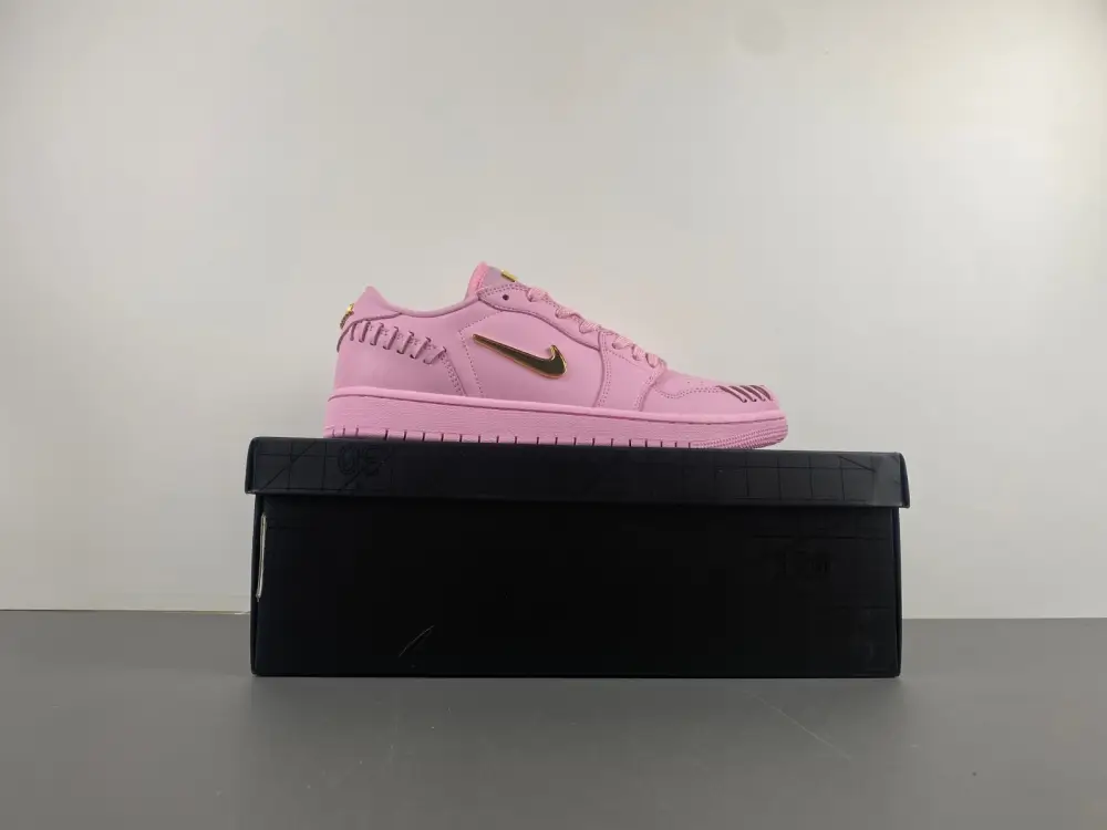 Air Jordan 1 Low 