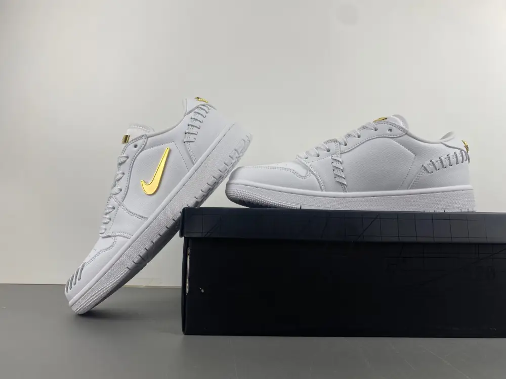 Air Jordan 1 Low 