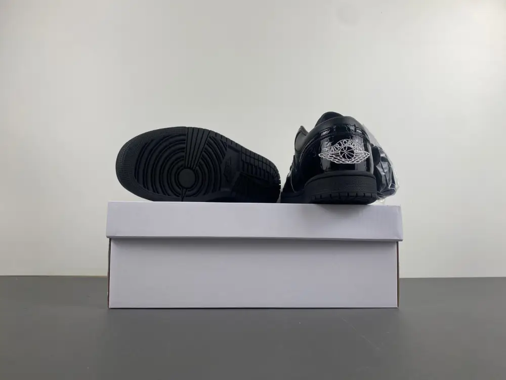 Air Jordan 1 Low SE Patent Elephant Black 