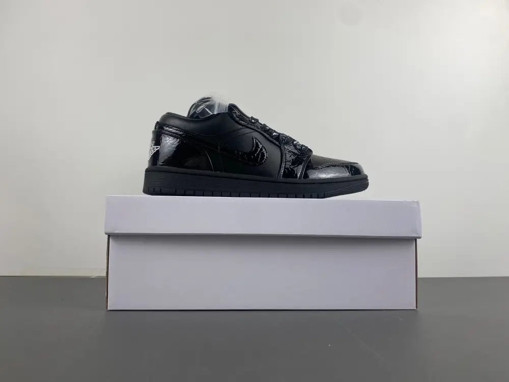 Air Jordan 1 Low SE Patent Elephant Black 