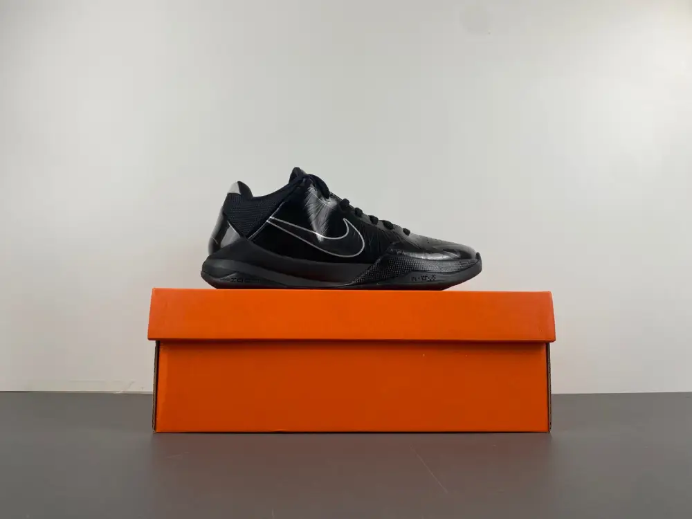 Nike Zoom Kobe Blackout 