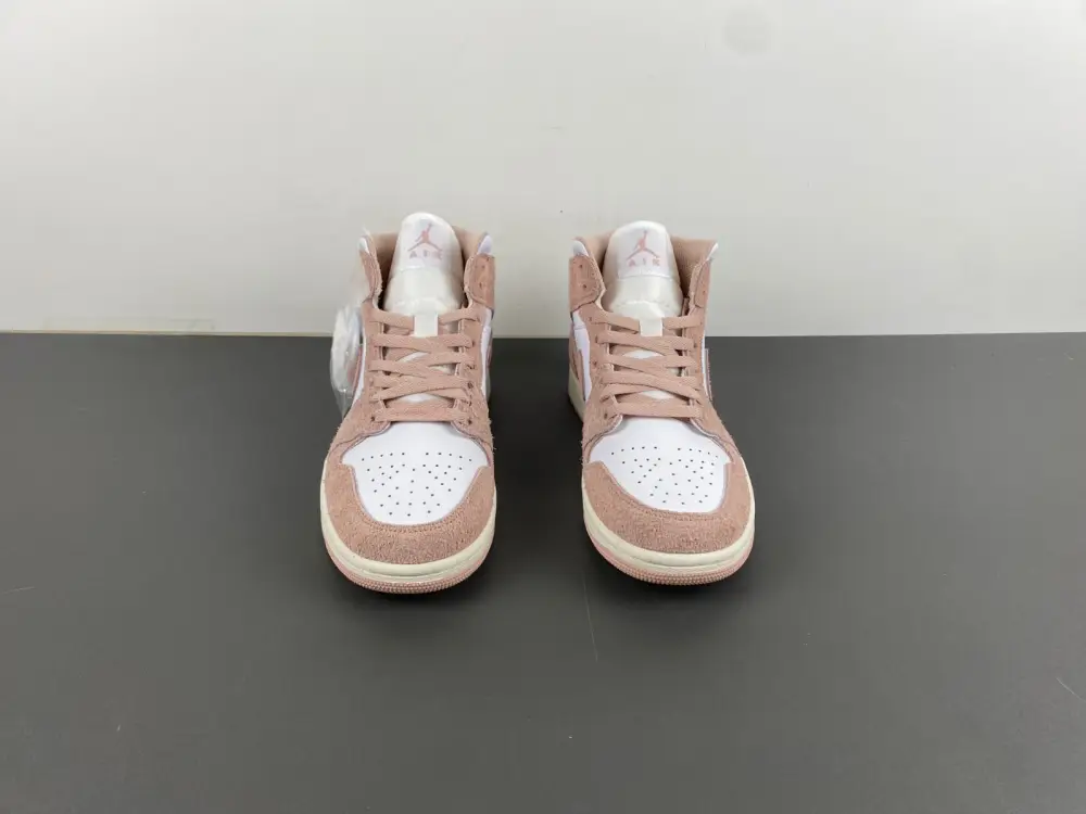 Air Jordan 1 Mid SE Legend Pink 