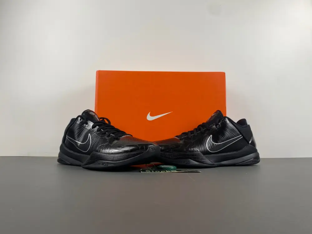 Nike Zoom Kobe Blackout 