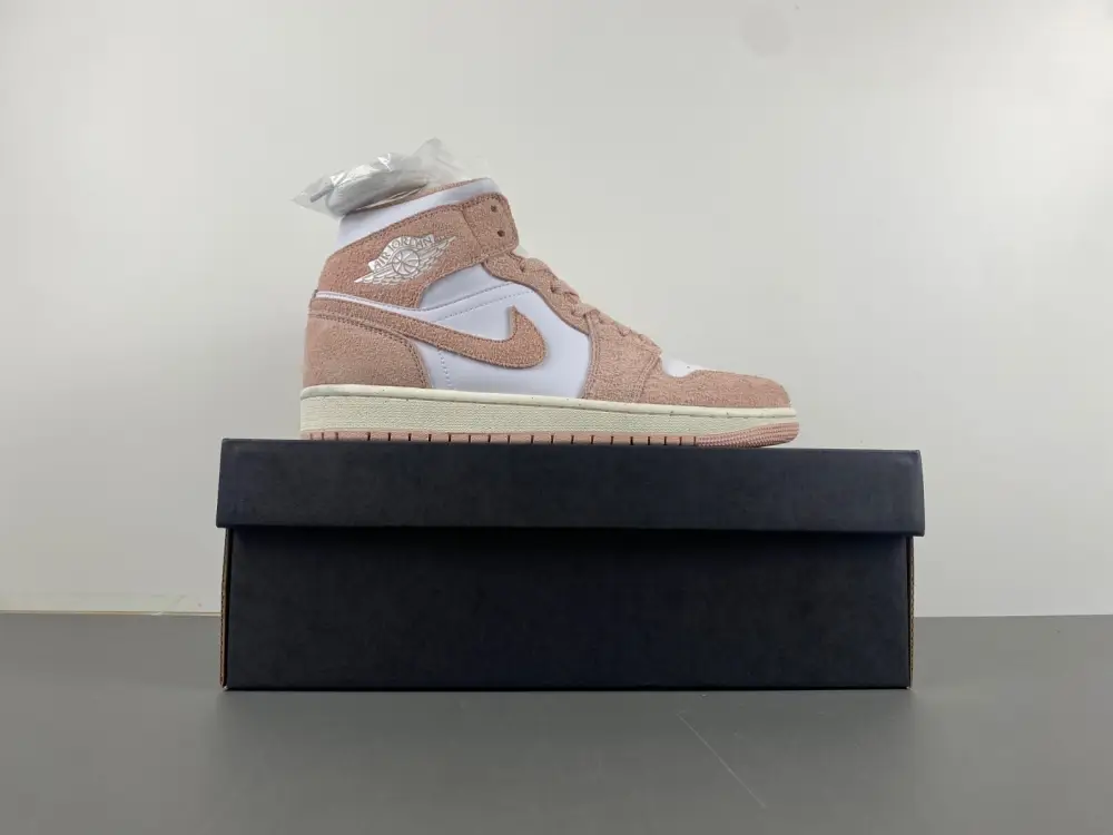 Air Jordan 1 Mid SE Legend Pink 