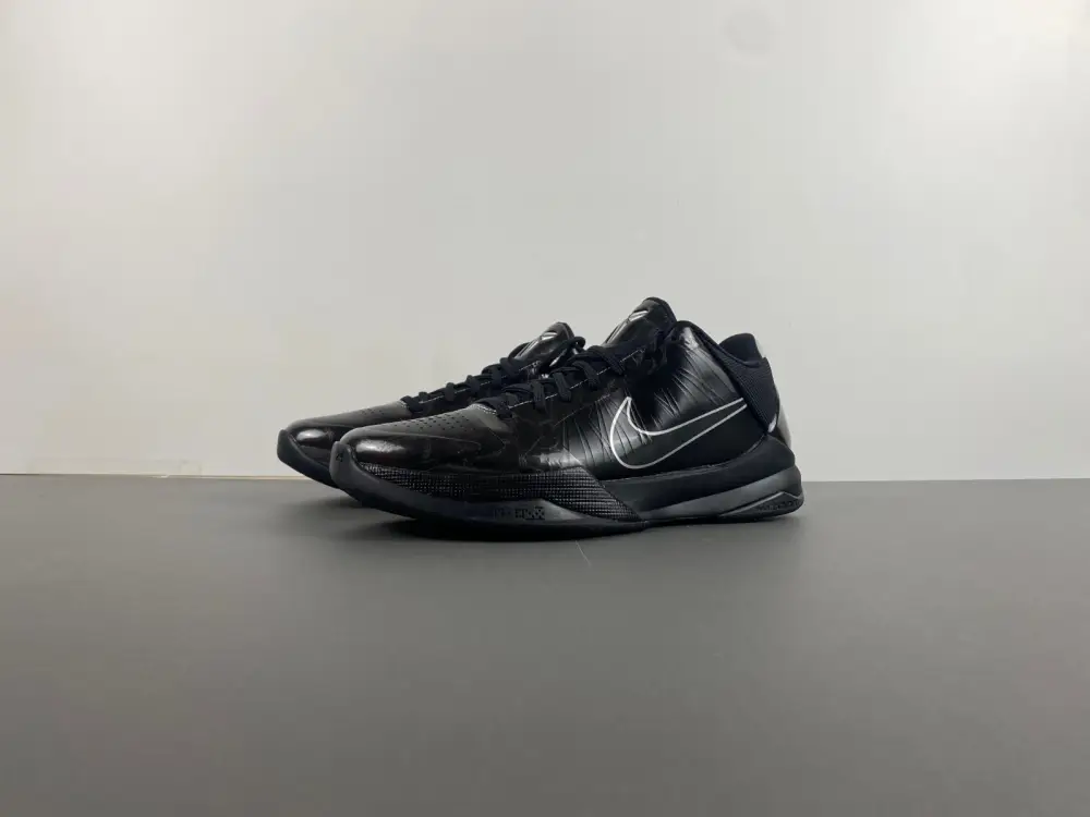 Nike Zoom Kobe Blackout 