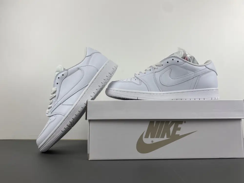 Travis Scott x Air Jordan 1 low 