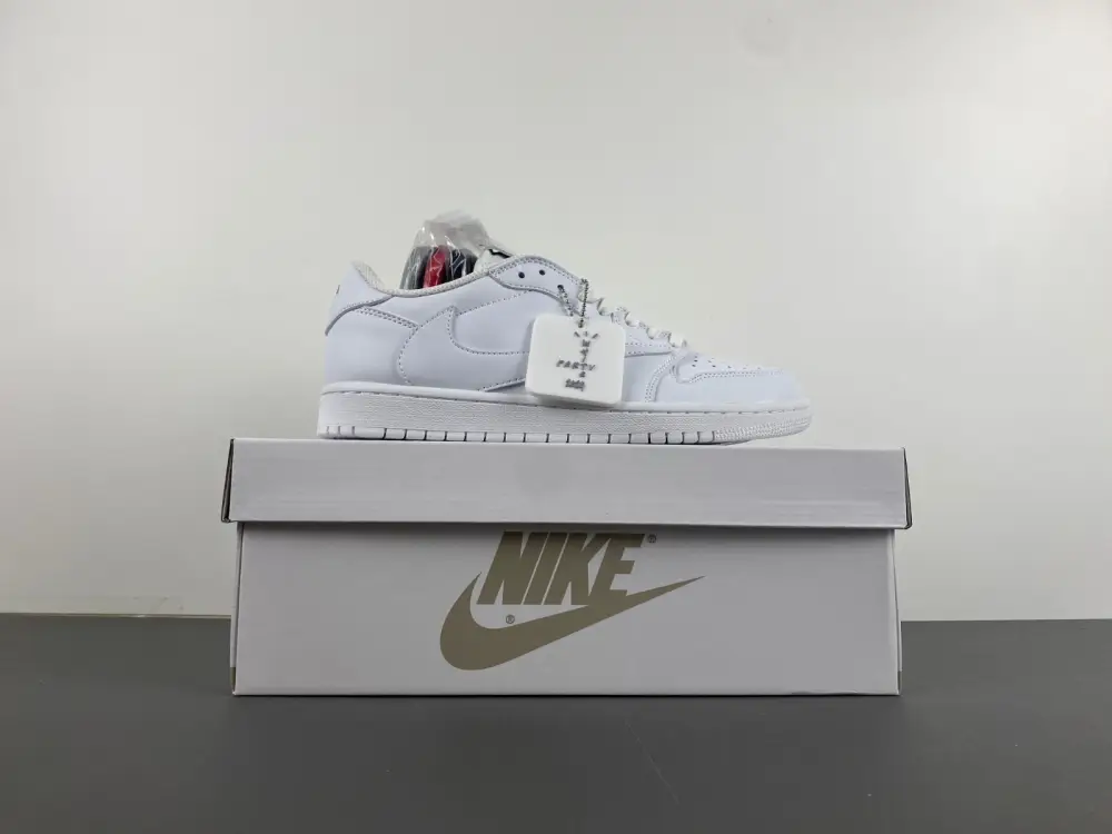 Travis Scott x Air Jordan 1 low 