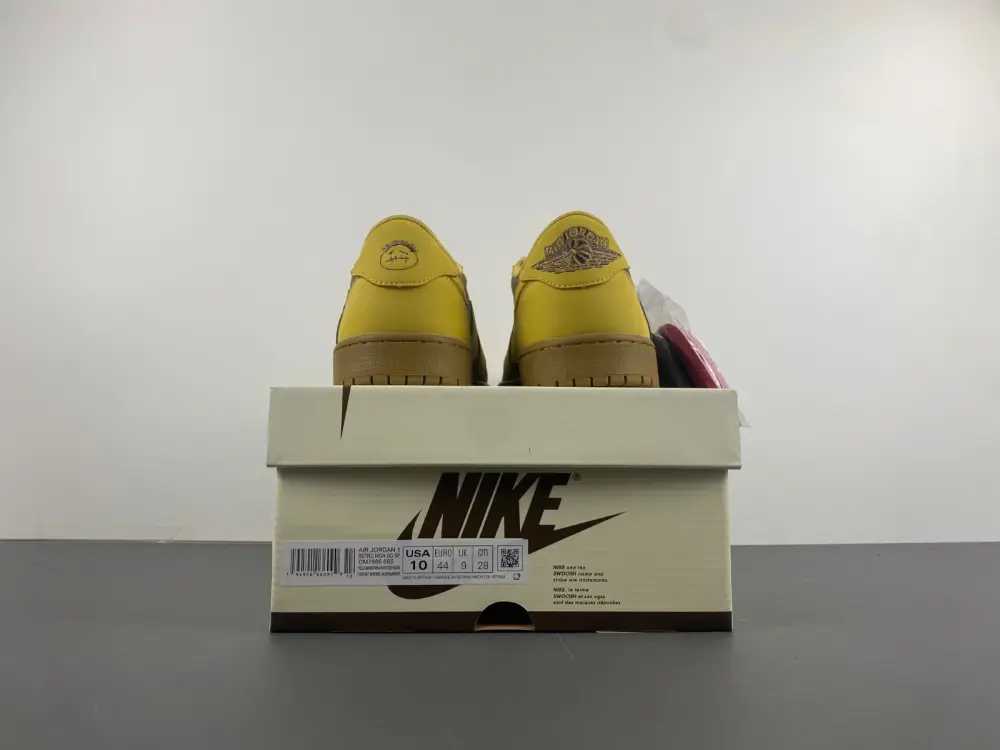 Travis Scott x Air Jordan 1 low 