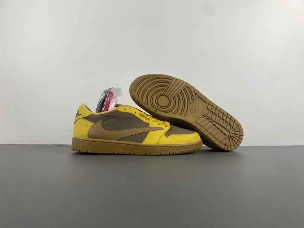 Travis Scott x Air Jordan 1 low 