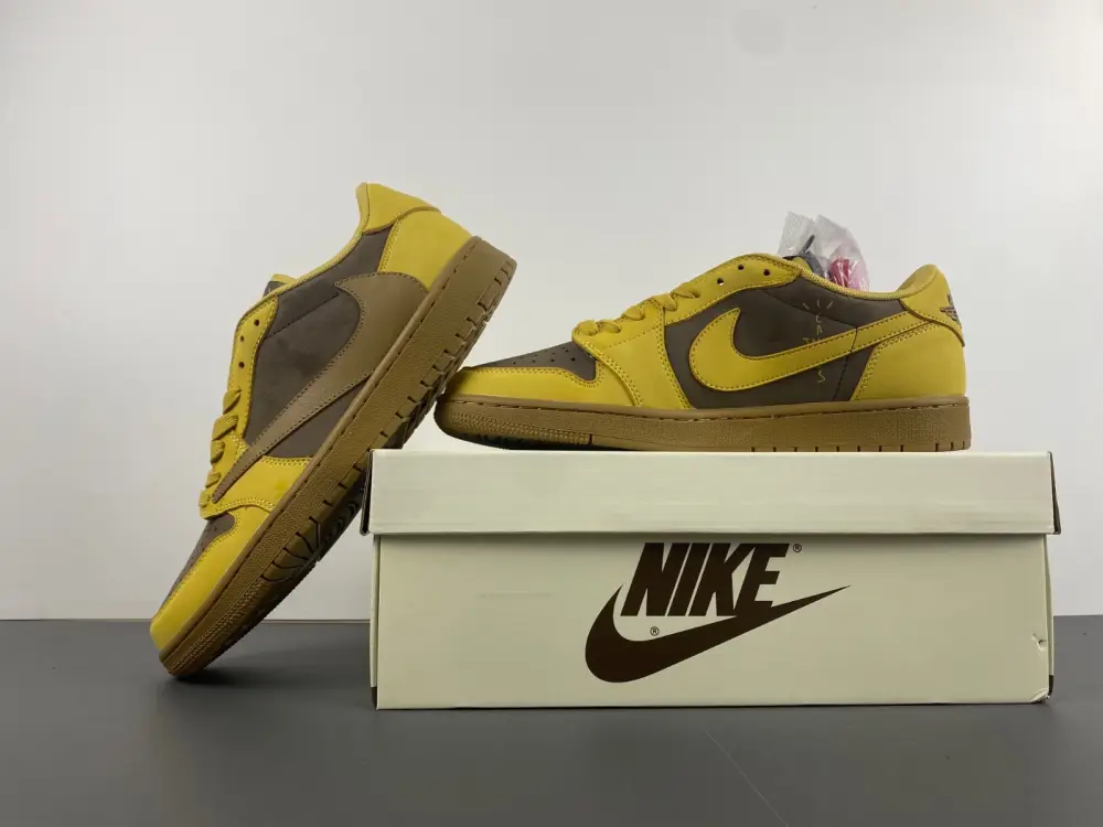 Travis Scott x Air Jordan 1 low 