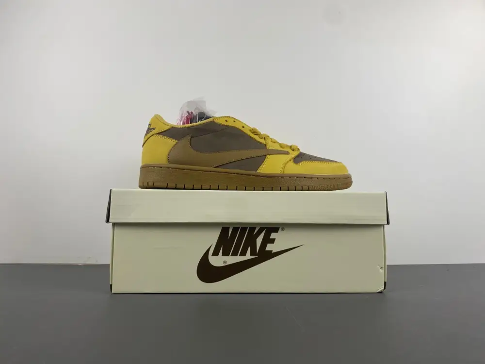 Travis Scott x Air Jordan 1 low 
