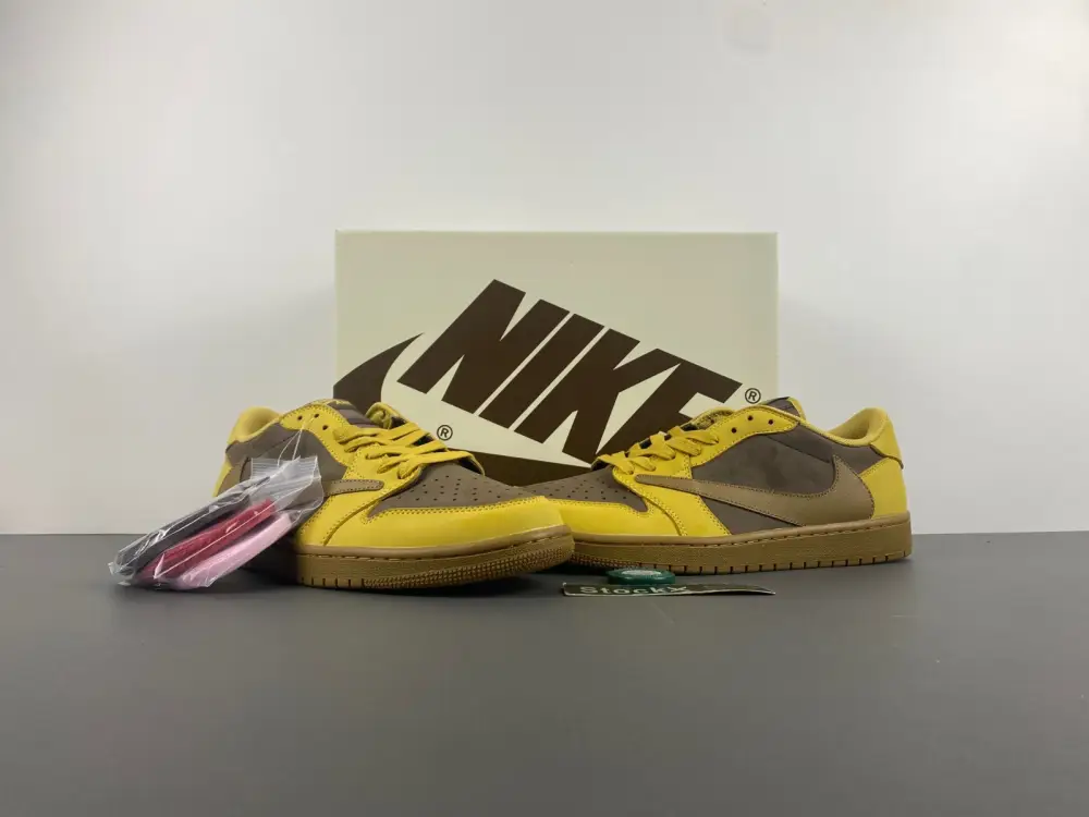 Travis Scott x Air Jordan 1 low 