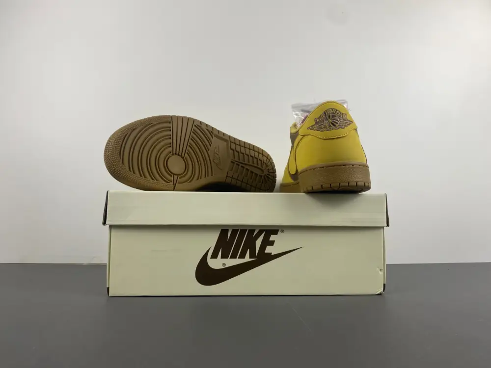 Travis Scott x Air Jordan 1 low 